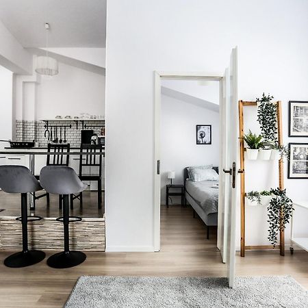 Fully-Furnished Apartment With Air Conditioning For Families, Cracow Old Town คราคูฟ ภายนอก รูปภาพ